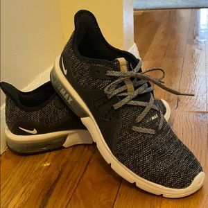 Nike - Women’s AirMax